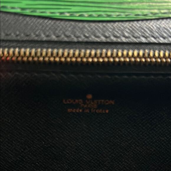 LOUIS VUITTON Epi Montaigne 27 Clutch Bag Green M52654 LV Auth - COA on purchase - Picture 2 of 10